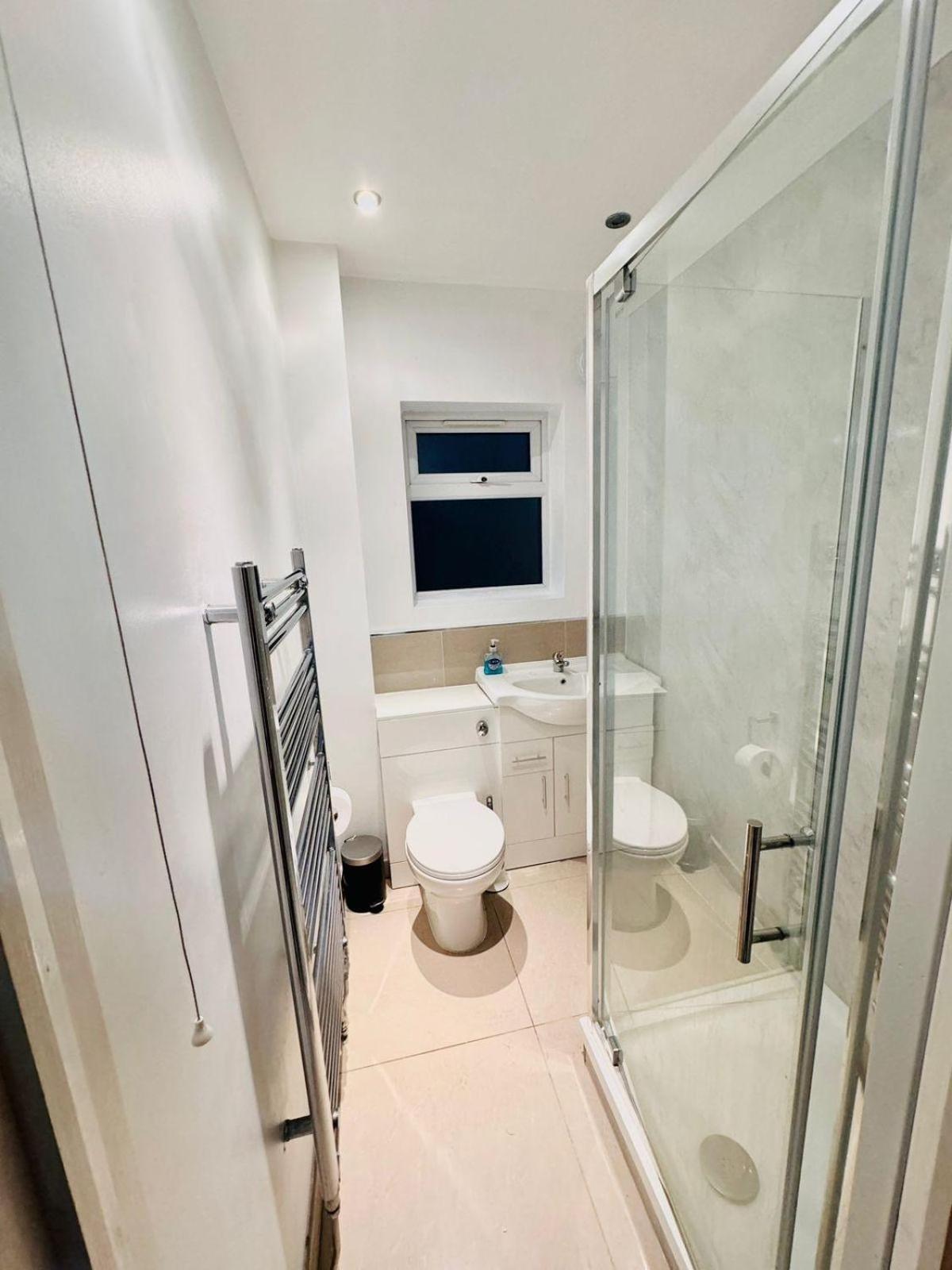 Holiday home 20 Lees Road Uxbridge Ub8 3at *