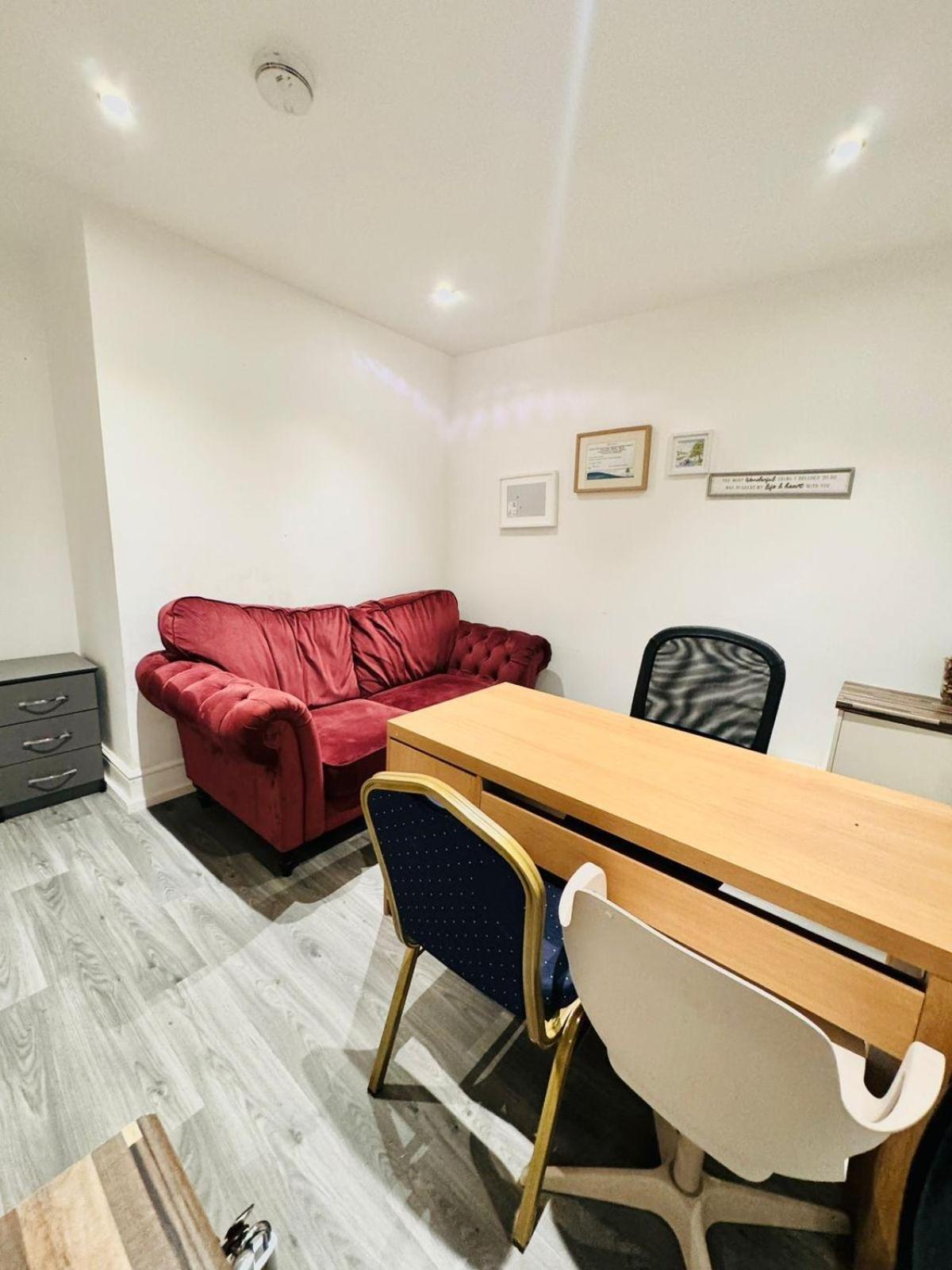 20 Lees Road Uxbridge Ub8 3at Holiday home *