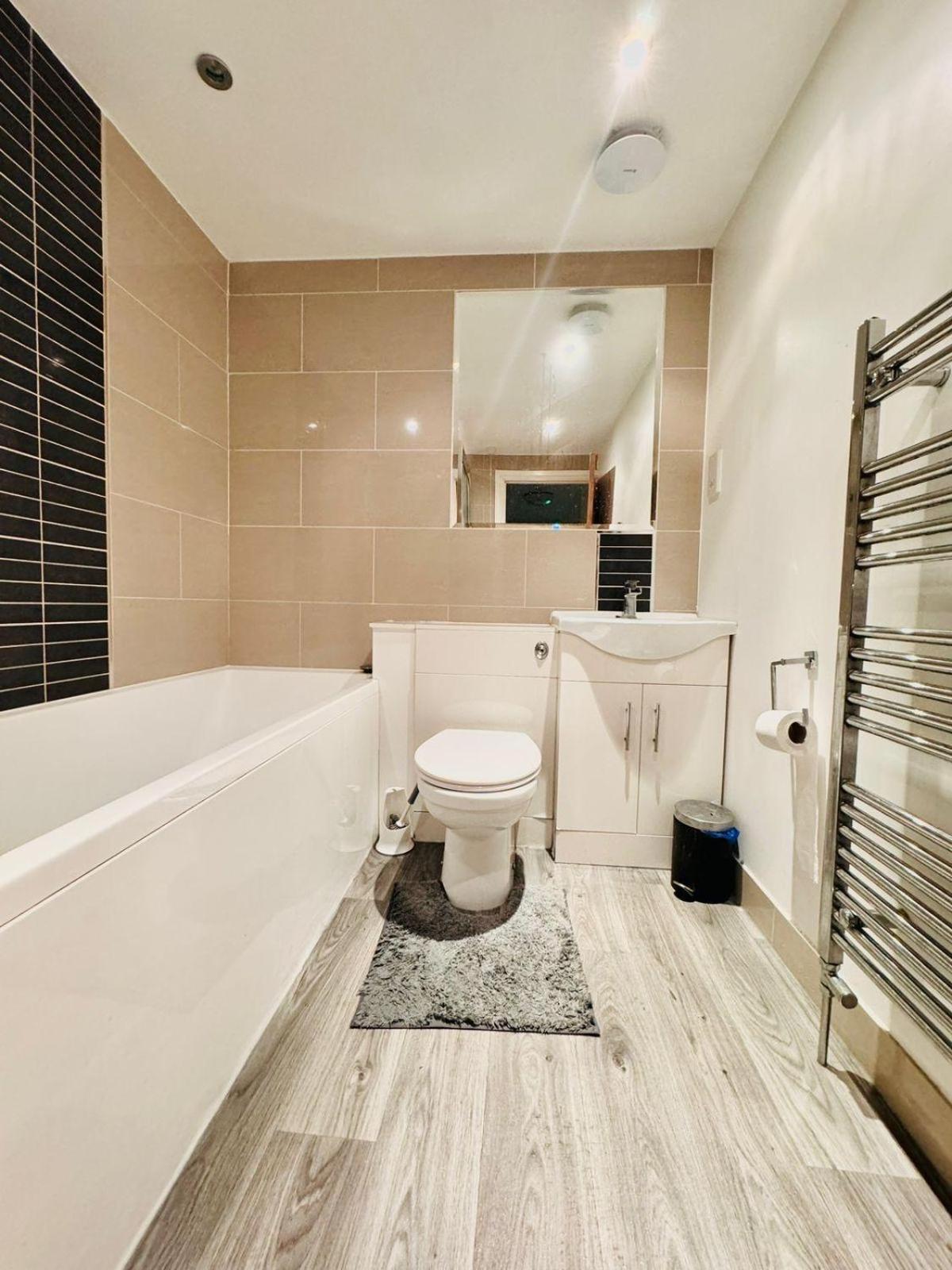 20 Lees Road Uxbridge Ub8 3at Holiday home
