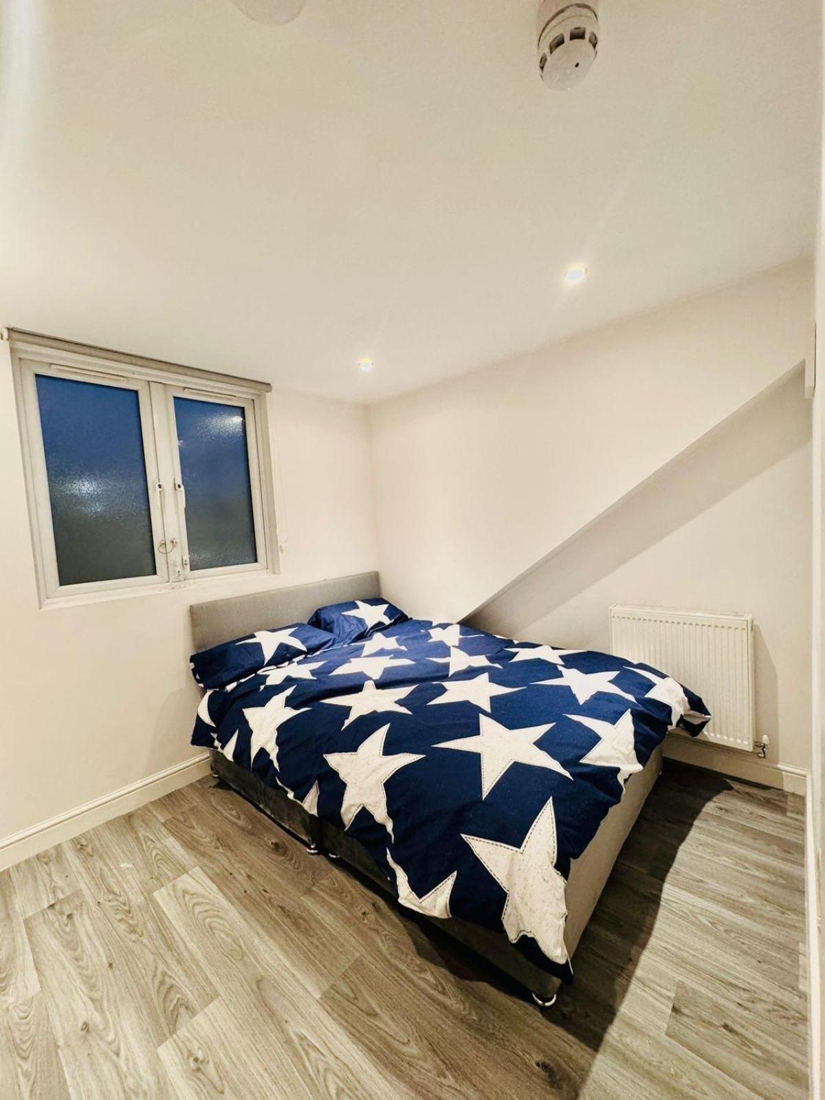 Holiday home 20 Lees Road Uxbridge Ub8 3at
